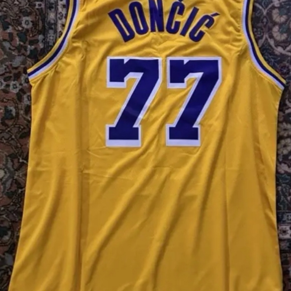 Luka Doncic Los Angeles Lakers Yellow Basketball Jersey SIZE XL ... BRAND NEW - Picture 12 of 12